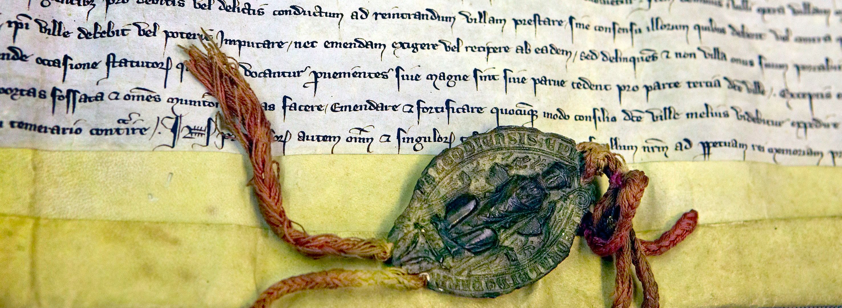 Detail van een charter uit het Stadsarchief Mechelen, © Phile Deprez