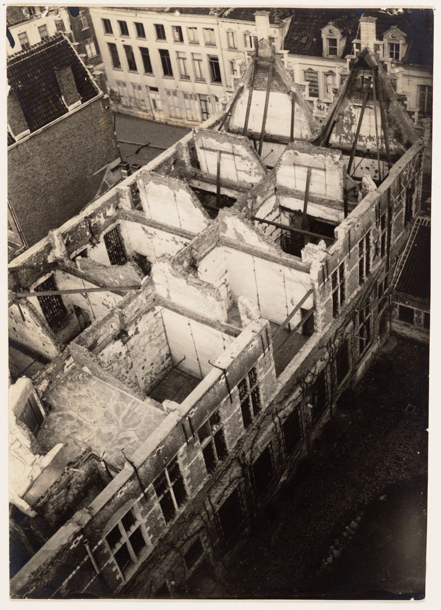 Het Hof van Busleyden na de bombardementen in 1914, Mechelen. Foto: stadsarchief Mechelen - regionalebeeldbank.be