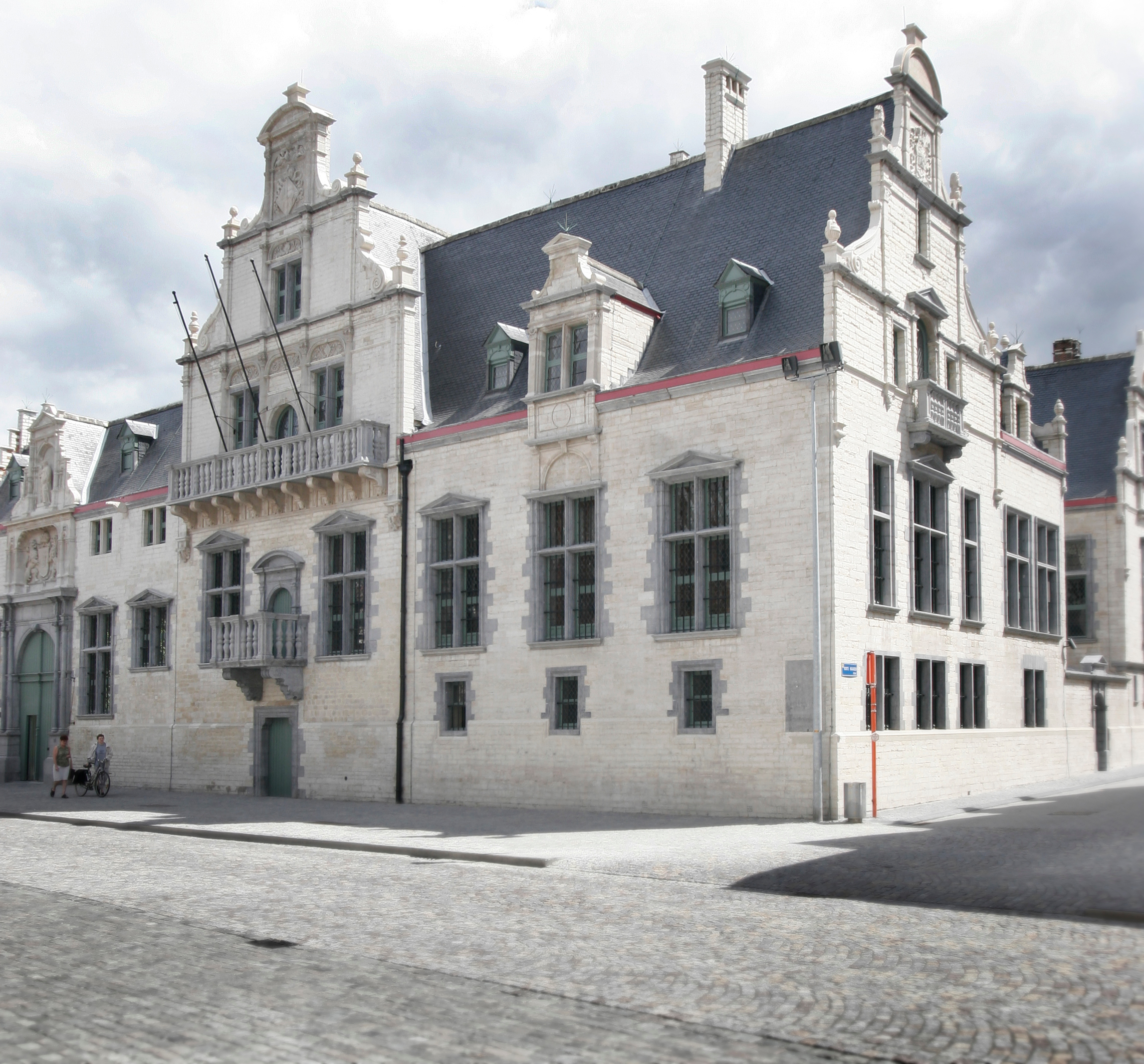 Het paleis van Margareta van Oostenrijk, later zetel van de Grote Raad, nu gerechtshof. © Stadsarchief Mechelen - www.regionalebeeldbank.be