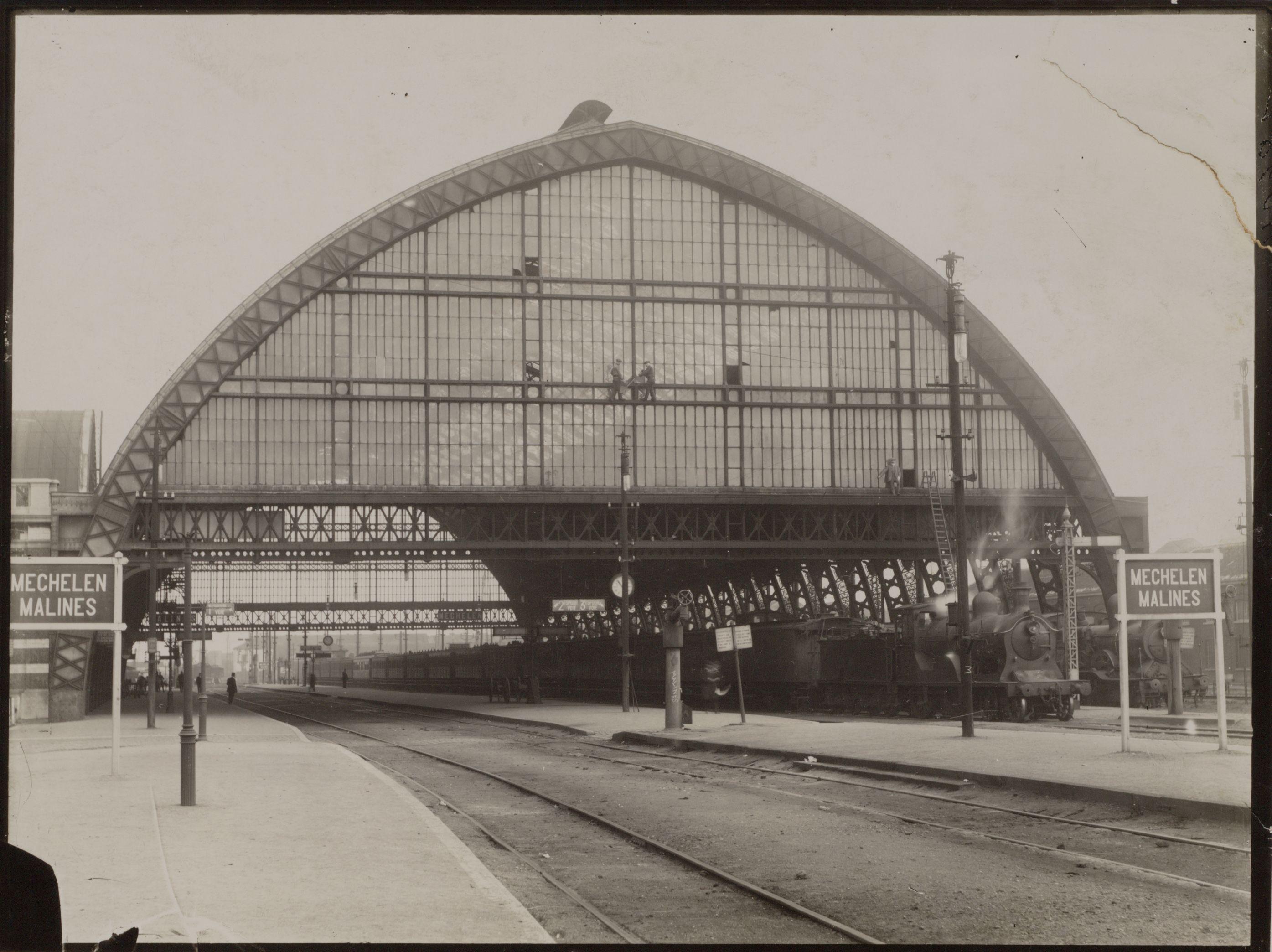 Het tweede station van Mechelen (vóór 1944). © Stadsarchief Mechelen - beeldbankmechelen.be