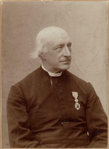 Kanunnik Willem Van Caster (1836-1918). © Stadsarchief Mechelen – beeldbankmechelen.be