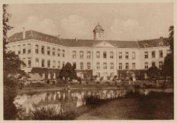 De achterkant van het vroegere Coloma-Instituut, vóór 1944. © Stadsarchief Mechelen - beeldbankmechelen.be